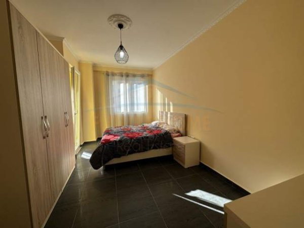 Tirane, jepet me qera apartament Kati 4, 140 m² 600 Euro (YZBERISHT)