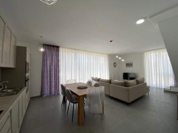 Tirane, jepet me qera apartament duplex 3+1 Kati 0, 175 m² 1.600 Euro (liqeni thate)