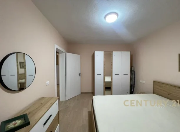 Tirane, jepet me qera apartament 2+1 Kati 4, 70 m² 650 € (Rruga Muhamet Gjollesha)