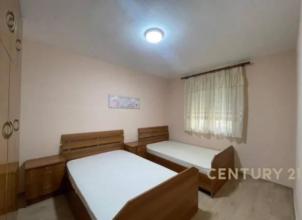 Tirane, jepet me qera apartament 2+1 Kati 4, 70 m² 650 € (Rruga Muhamet Gjollesha)