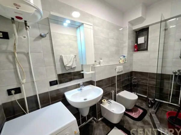 Tirane, jepet me qera apartament 2+1 Kati 2, 112 m² 800 € (Rruga Muhamet Gjollesha)