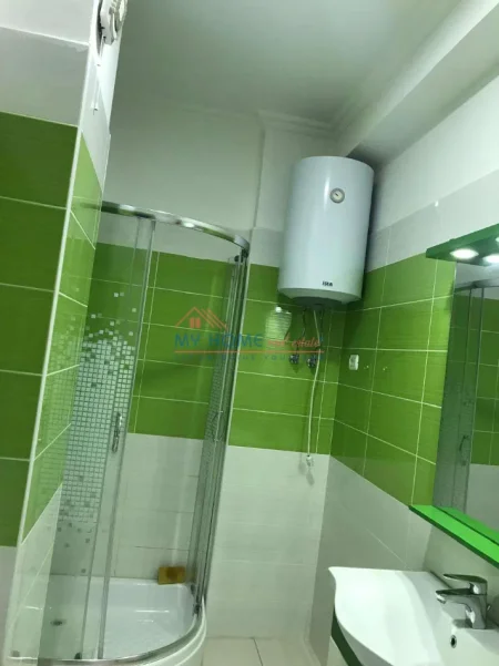 Tirane, jepet me qera apartament 2+1+Ballkon Kati 3, 136 m² 725 € (Liqeni i Thate)