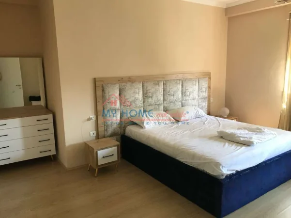 Tirane, jepet me qera apartament 2+1+Ballkon Kati 3, 136 m² 725 € (Liqeni i Thate)