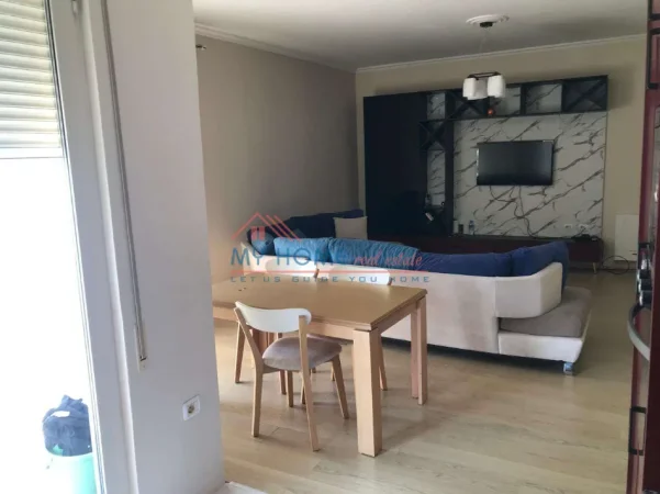 Tirane, jepet me qera apartament 2+1+Ballkon Kati 3, 136 m² 725 € (Liqeni i Thate)