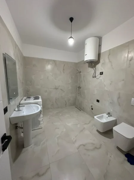 Tirane, jepet me qera apartament 2+1 Kati 6, 95 m² 600 € (PASKUQAN) FH-57705