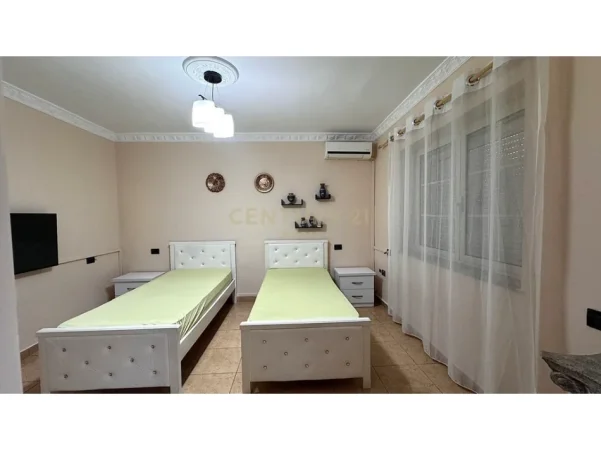 Tirane, jepet me qera apartament 2+1 , 86 m² 650 € (RRuga Fortuzi)
