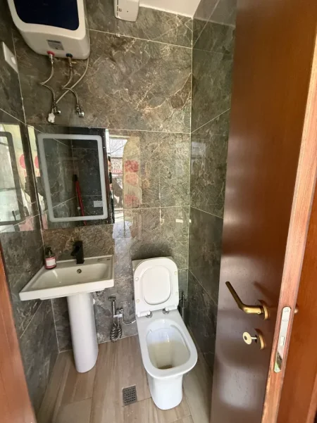 🏢 Jepet me Qera Ambient Biznesi Vij e pare,Rruga Bardhyl,  350 €