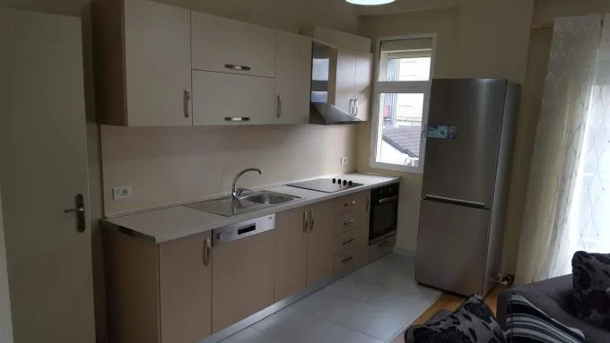 Tirane, jepet me qera apartament 2+1+Aneks+Ballkon Kati 5, 90 m² 400 € (shkoze)