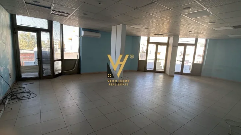 Tirane, jepet me qera ambjent biznesi Kati 4, 200 m² 3.000 € (SHESHI WILLSON)