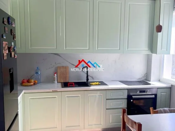 Tirane, shitet apartament 2+1+Ballkon Kati 4, 76 m² 141.000 € (RRUGA ARKITEKT KASEMI,BRRYLI.)