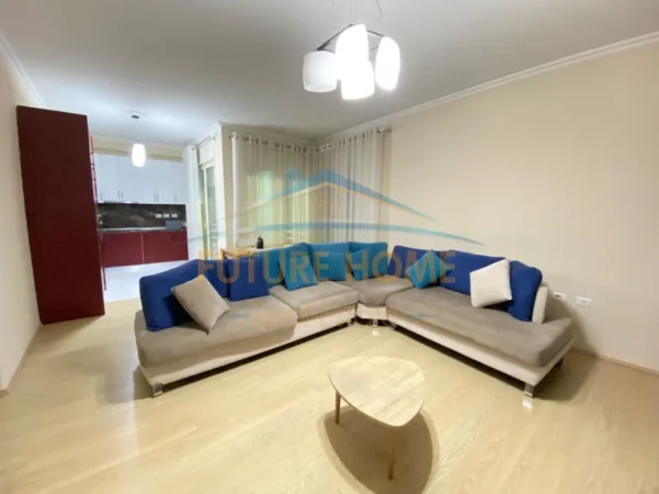 Tirane, jepet me qera apartament 2+1+Ballkon Kati 3, 117 m² 730 € (Liqeni i Thate)