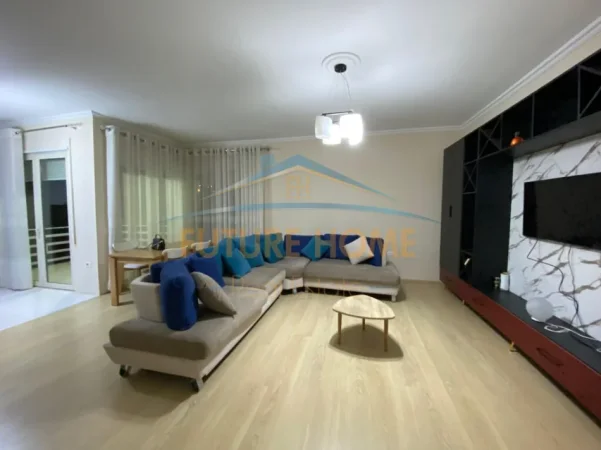 Tirane, jepet me qera apartament 2+1+Ballkon Kati 3, 117 m² 730 € (Liqeni i Thate)