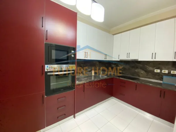 Tirane, jepet me qera apartament 2+1+Ballkon Kati 3, 117 m² 730 € (Liqeni i Thate)