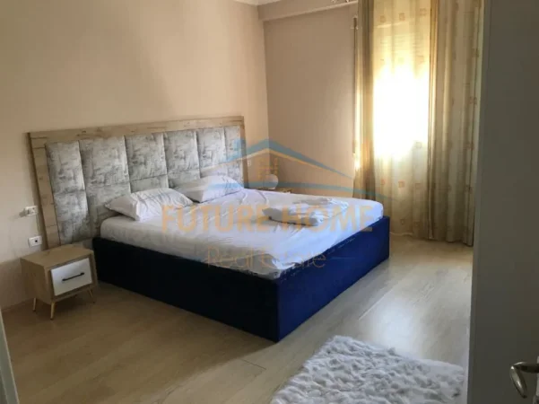 Tirane, jepet me qera apartament 2+1+Ballkon Kati 3, 117 m² 730 € (Liqeni i Thate)