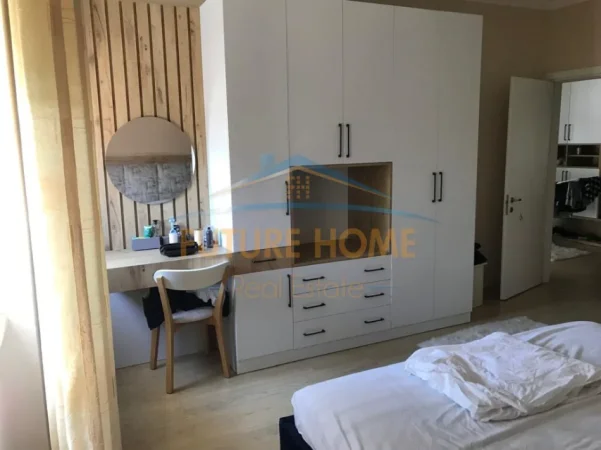 Tirane, jepet me qera apartament 2+1+Ballkon Kati 3, 117 m² 730 € (Liqeni i Thate)