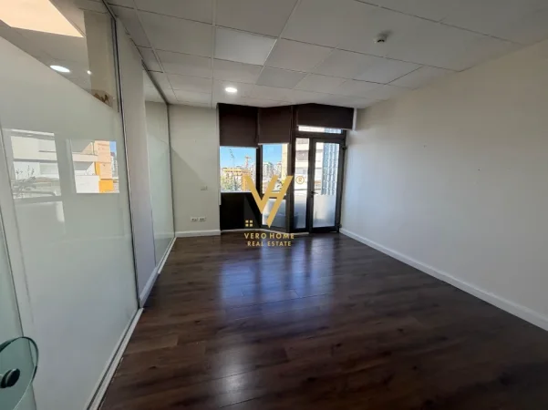 Tirane, jepet me qera ambjent biznesi Kati 7, 100 m² 1.800 € (SHESHI WILLSON)