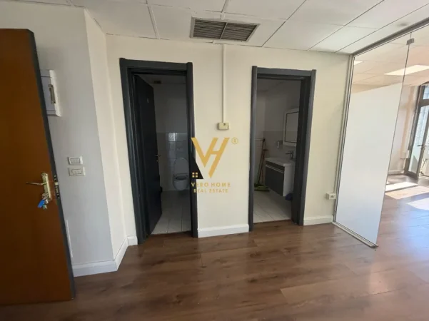 Tirane, jepet me qera ambjent biznesi Kati 7, 100 m² 1.800 € (SHESHI WILLSON)