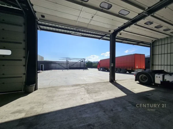 Tirane, jepet me qera ambjent biznesi Kati 0, 500 m² 2.000 € (Vore)