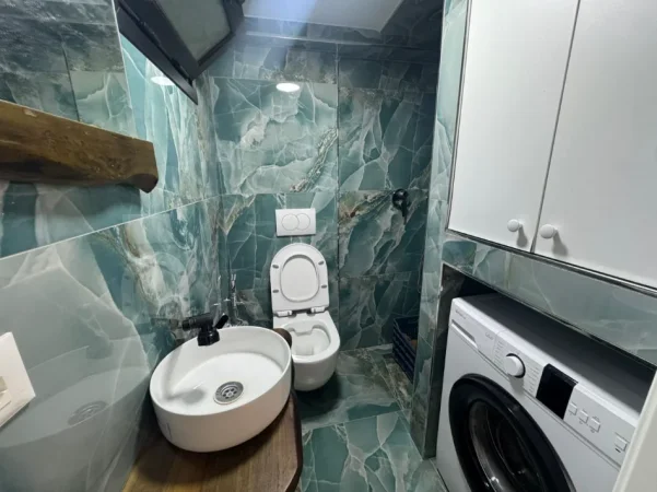 Tirane, jepet me qera apartament 2+1 , 80 m² 650 € (Babrru)