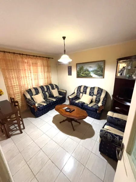 🏠 Shitet Apartamenti 1+1 ne Qender, ne Ali Demi kati i 5 pa ashensor