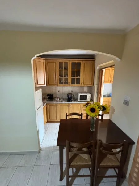 🏠 Shitet Apartamenti 1+1 ne Qender, ne Ali Demi kati i 5 pa ashensor