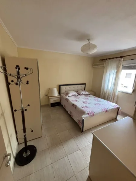 🏠 Shitet Apartamenti 1+1 ne Qender, ne Ali Demi kati i 5 pa ashensor