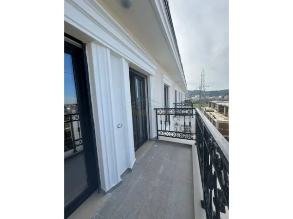 Tirane, shitet apartament 1+1 Kati 3, 81 m² 159.000 € (Sauk)