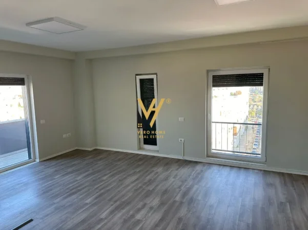Tirane, jepet me qera zyre Kati 6, 107 m² 750 € (JORDAN MISJA)