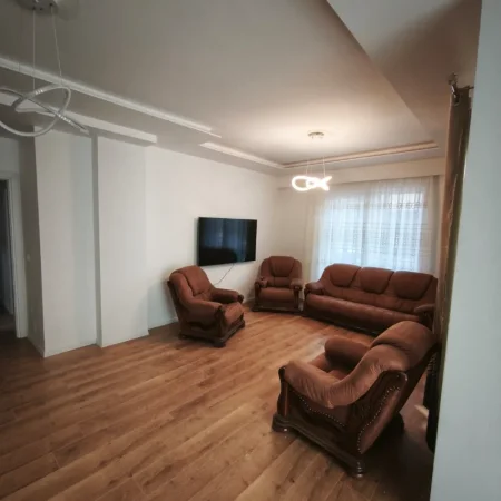 Tirane, jepet me qera apartament 2+1 Kati 1, 85 m² 700 € (Dritan Hoxha)