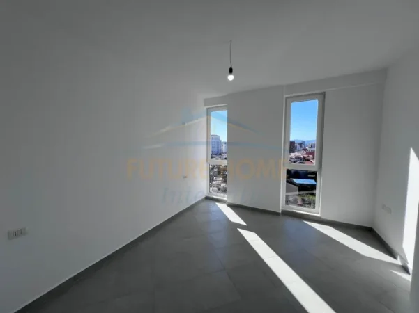 Tirane, jepet me qera apartament 2+1+Ballkon Kati 5, 88 m² 520 € (Shkolla e Bashkuar)