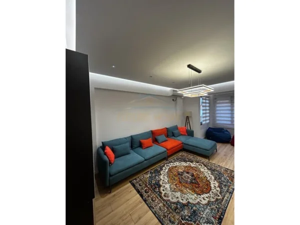 Tirane, jepet me qera apartament 2+1 Kati 2, 105 m² 1.000 € (21 Dhjetori)