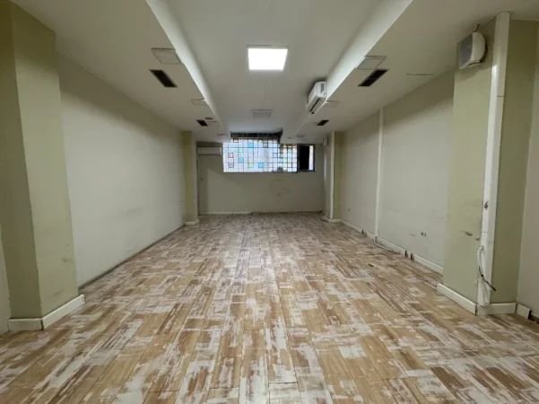 Tirane, jepet me qera zyre Kati 2, 200 m² 300.000 € (SELVIA)