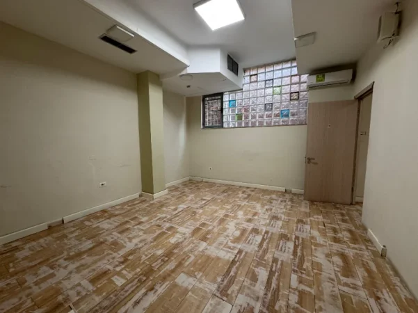 Tirane, jepet me qera zyre Kati 2, 200 m² 300.000 € (SELVIA)