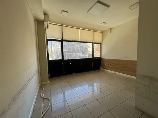 Tirane, jepet me qera zyre Kati 2, 200 m² 300.000 € (SELVIA)
