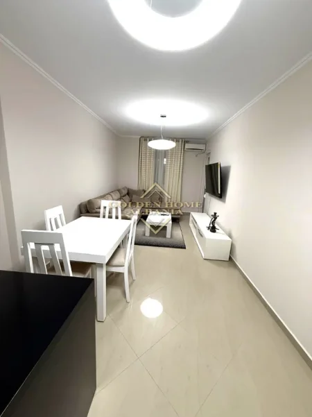 Tirane, jepet me qera apartament , 87 m² (ali demi)