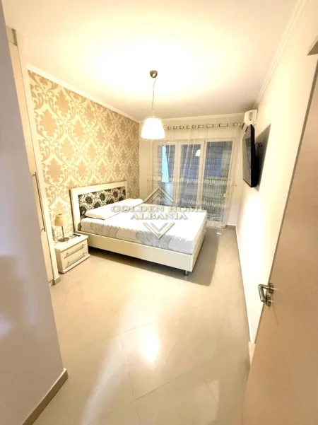 Tirane, jepet me qera apartament , 87 m² (ali demi)