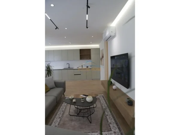 Tirane, jepet me qera apartament 2+1 Kati 4, 119 m² 1.200 € (Zogu i Zi)