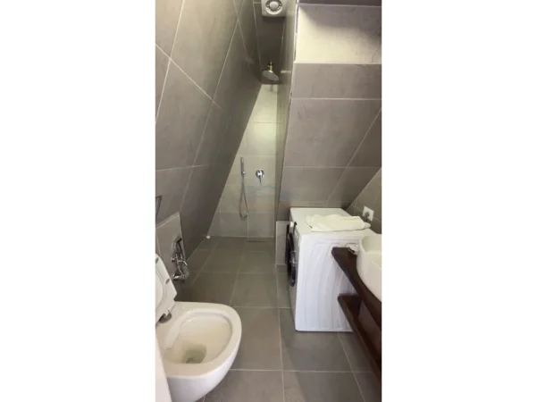 Tirane, jepet me qera shtepi 3 Katshe , 80 m² 650 € (Babrru.)