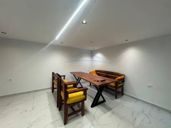 Tirane, jepet me qera shtepi 3 Katshe , 80 m² 650 € (Babrru.)