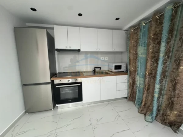 Tirane, jepet me qera shtepi 3 Katshe , 80 m² 650 € (Babrru.)