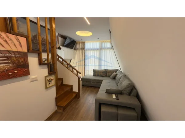 Tirane, jepet me qera shtepi 3 Katshe , 80 m² 650 € (Babrru.)