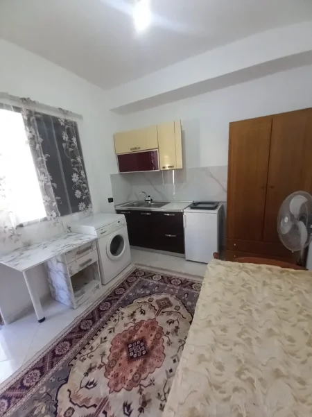 Tirane, jepet me qera garsonier 1+1 Kati 3, 27 m² (Fundi Rruges Burgut, Mbrapa Skrapit)