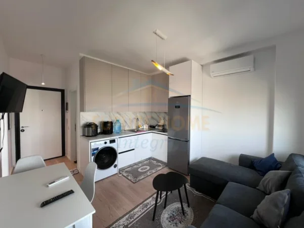 Tirane, jepet me qera apartament 1+1+Ballkon Kati 10, 45 m² 500 € (Spital Amerikan 3)