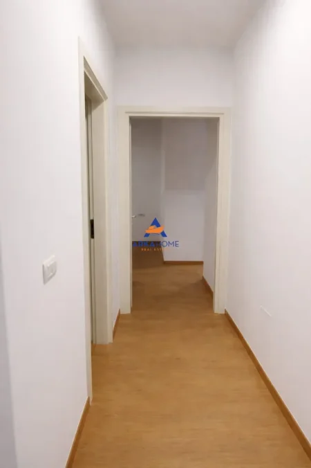 Tirane, jepet me qera zyre Kati 1, 101 m² 729 € 