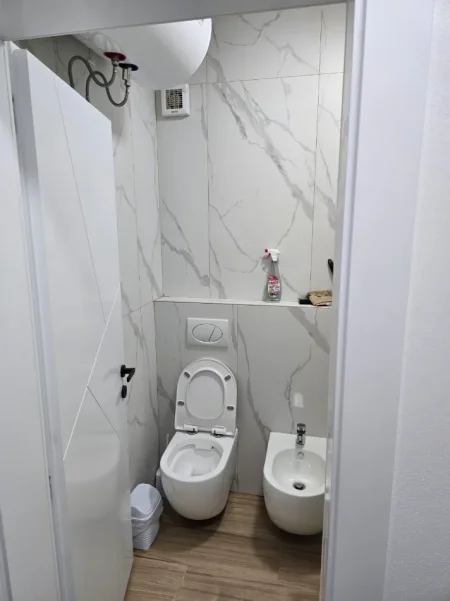 Tirane, shes apartament 1+1 Kati 2, 74 m² 145.000 € (Rruga Androkli Kostallari)