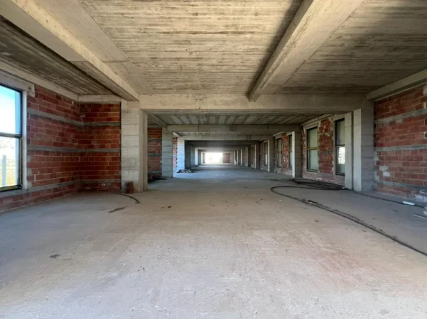 Tirane, jepet me qera magazine Kati 2, 1.695 m² 8.000 € (Bulevardi Blu)