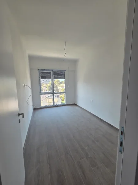 Tirane, shes apartament 2+1 Kati 3, 69 m² 120.000 € (Golem)