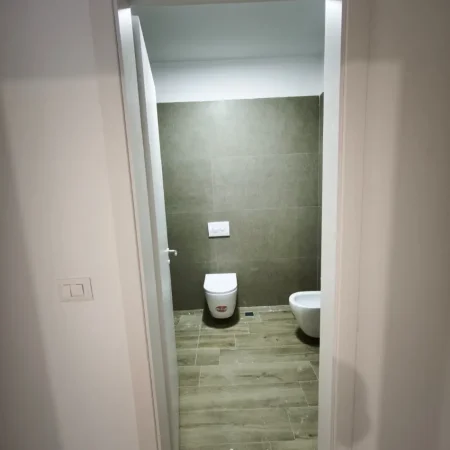 Tirane, jepet me qera apartament 2+1 , 80 m² 700 € (Rruga Dritan Hoxha)