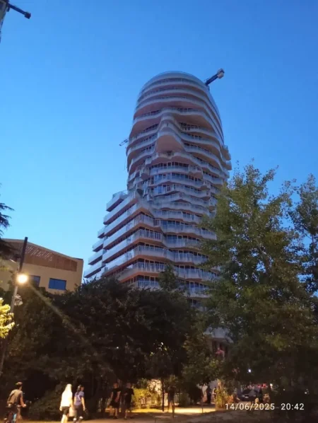 Tirane, shes apartament 2+1+Aneks+Ballkon Kati 5, 223 m² 1.157.600 € (Sheshi Skenderbej)