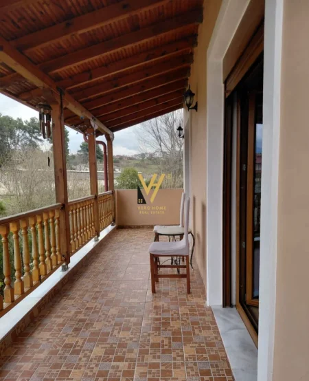 Tirane, jepet me qera apartament 5+1+Ballkon Kati 2, 170 m² 1.300 € (ALI DEMI)